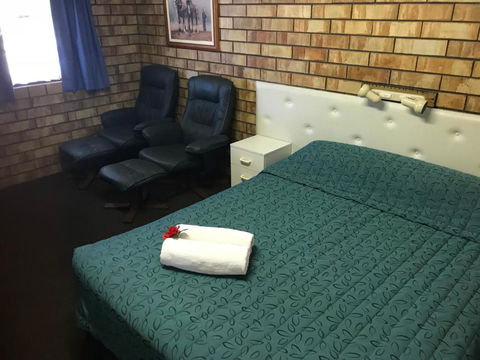 Miles Outback Motel - Accommodation Gold Coast 4