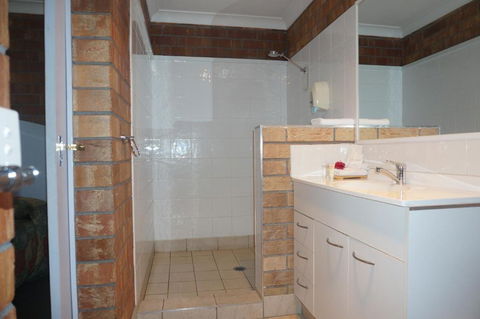Miles Outback Motel - Accommodation Gold Coast 3