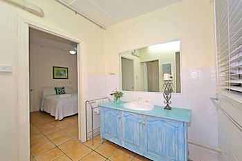 Bargara Gardens Motel & Holiday Villas - Accommodation Gold Coast 4