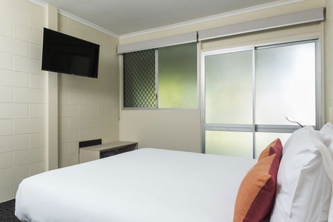 Nightcap At Edge Hill Tavern - Accommodation Gold Coast 4
