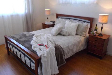 Tinaroo Sunset Retreat - Accommodation Gold Coast 7