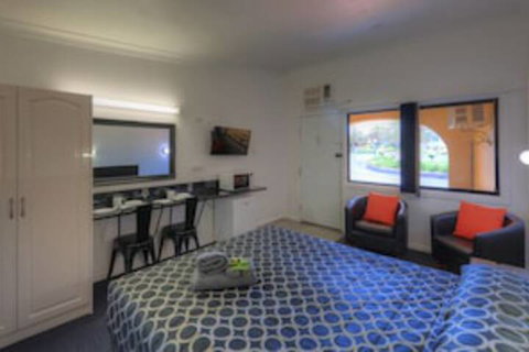 Twin Swans Motel - Accommodation Gold Coast 0