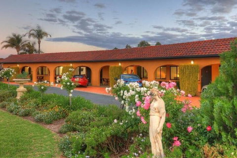 Twin Swans Motel - Accommodation Gold Coast 1