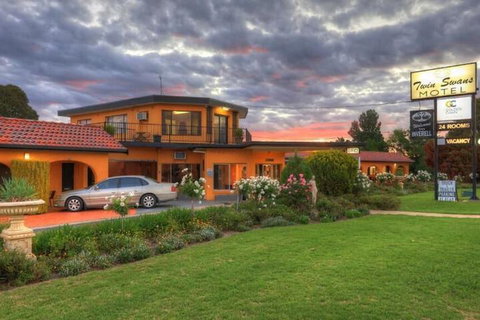 Twin Swans Motel - Accommodation Gold Coast 2