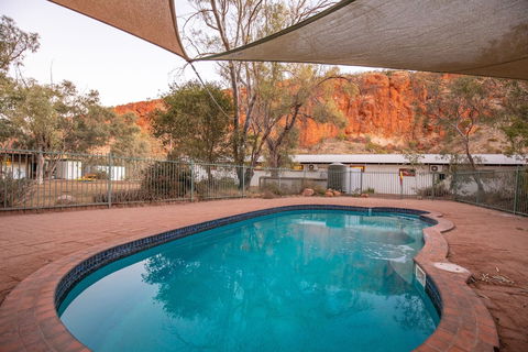 Glen Helen Lodge - 1 Gold Coast 2