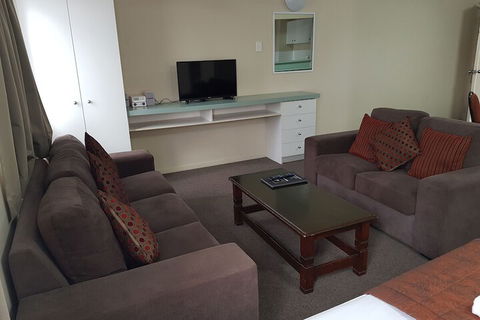 Earls Court Motor Inn - Accommodation Gold Coast 2