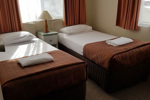 Earls Court Motor Inn - Accommodation Gold Coast 7