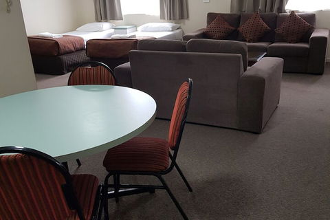 Earls Court Motor Inn - Accommodation Gold Coast 1