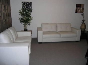 Insaa Serviced Apartments Dandenong - 1 Gold Coast 4