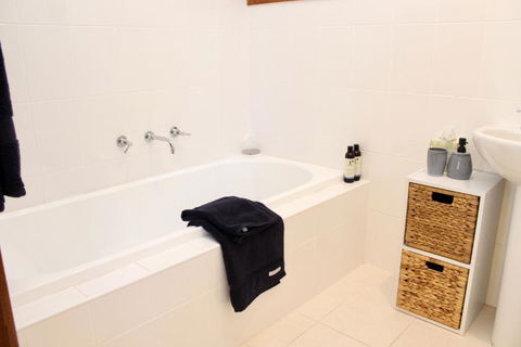 Nagoondie Studio - Accommodation Gold Coast 4