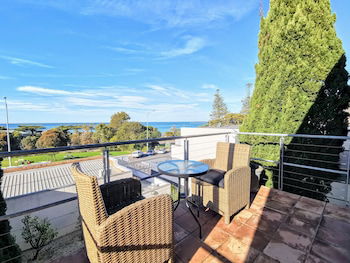 Phoenix Apartments - Accommodation Gold Coast 1