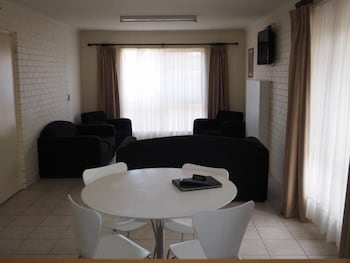 Jacaranda Motel & Holiday Units - Accommodation Gold Coast 5