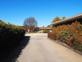 Jacaranda Motel & Holiday Units - Accommodation Gold Coast 1
