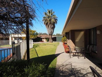 Jacaranda Motel & Holiday Units - Accommodation Gold Coast 4