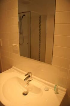 Ethelton Serviced Apartments - Accommodation Gold Coast 0