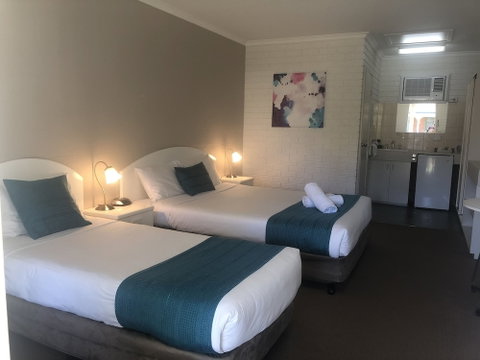 Capricorn Motor Inn - Accommodation Gold Coast 6
