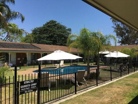 Capricorn Motor Inn - Accommodation Gold Coast 2