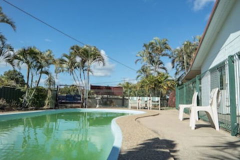 Bluff Palms Motel - Accommodation Gold Coast 0