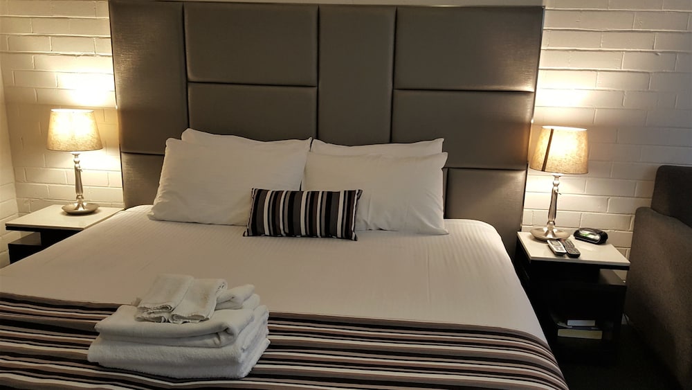 Budgewoi Peninsula NSW Accommodation Gold Coast