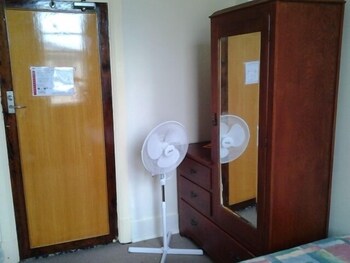 Hotel Boston - Accommodation Gold Coast 2