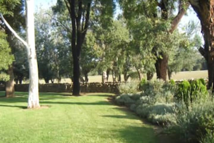 Jugiong NSW Accommodation Gold Coast