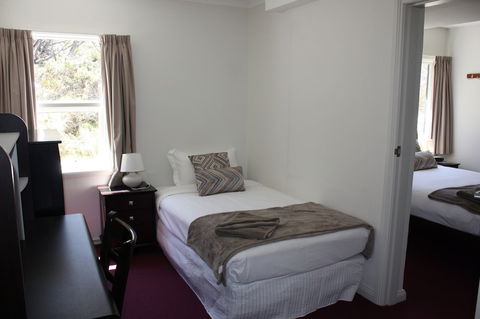 The Lions Lair - Accommodation Gold Coast 3