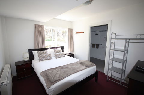 The Lions Lair - Accommodation Gold Coast 6