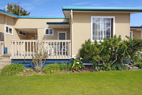 Carmens Inn - Accommodation Gold Coast 0