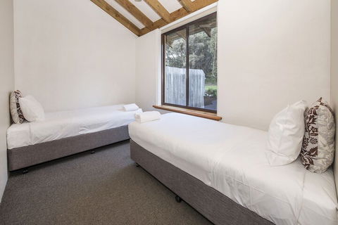 Chandlers Smiths Beach Villas - Gold Coast 4U 2