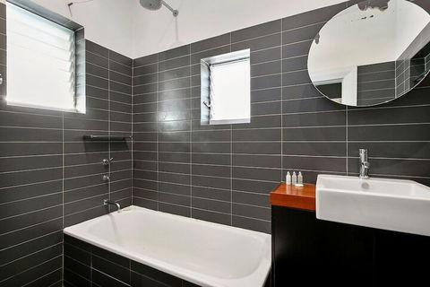 Jacques Avenue - Accommodation Gold Coast 7