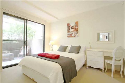 Bondi Beach Garden Apartment - 1 Gold Coast 4