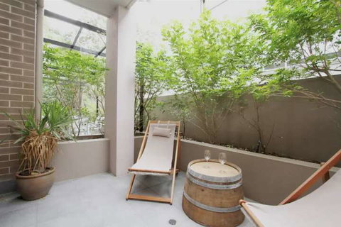 Bondi Beach Garden Apartment - 1 Gold Coast 6