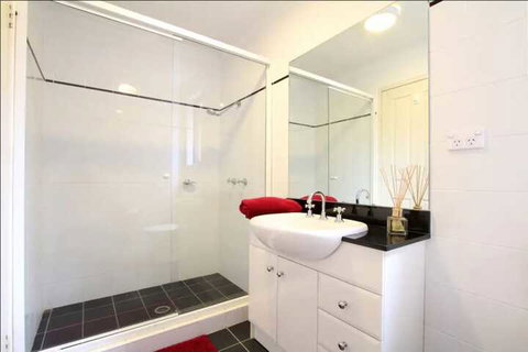 Bondi Beach Garden Apartment - 1 Gold Coast 3