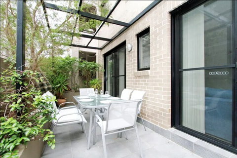 Bondi Beach Garden Apartment - 1 Gold Coast 7