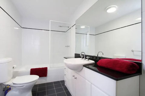 Bondi Beach Garden Apartment - 1 Gold Coast 2