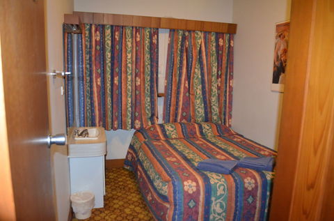 Monarch Motel Hotel - Gold Coast 4U 3