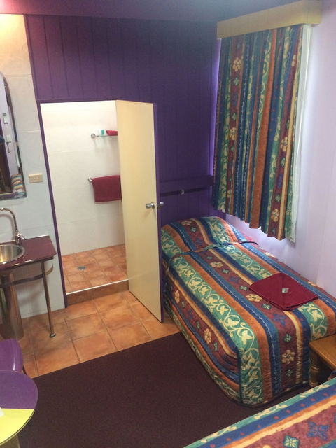 Monarch Motel Hotel - Gold Coast 4U 5