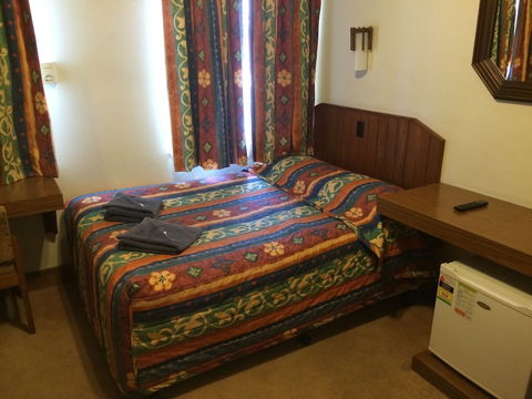 Monarch Motel Hotel - Gold Coast 4U 2