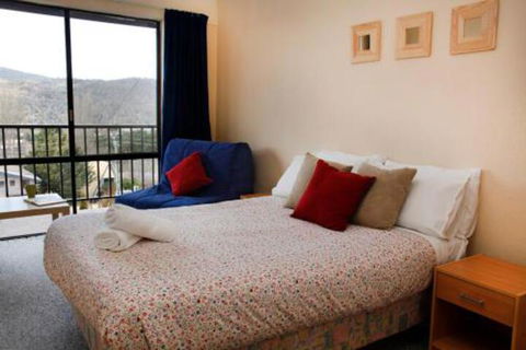 Balaton 4 - Accommodation Gold Coast 3