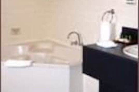 Young Federation Motor Inn - 1 Gold Coast 3