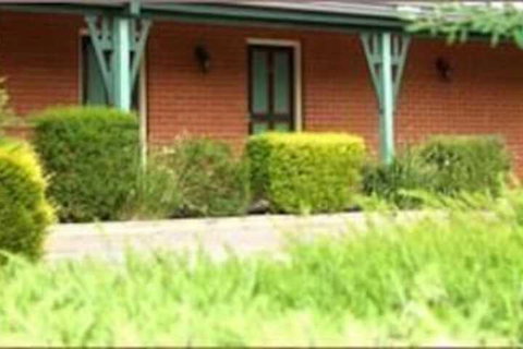 Young Federation Motor Inn - 1 Gold Coast 7