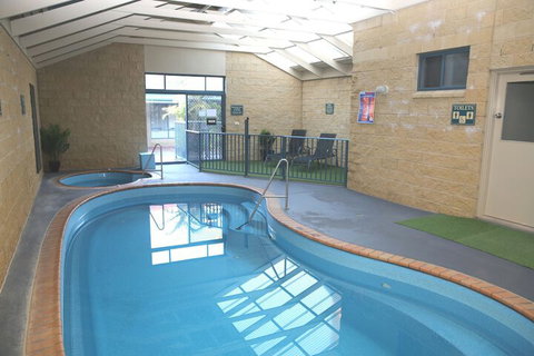 Motel On A'beckett - Accommodation Gold Coast 3