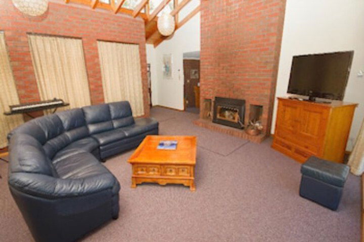 Oakdowns TAS Accommodation Gold Coast