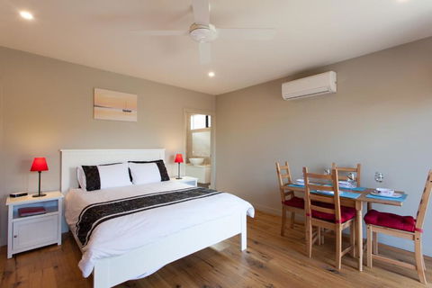 Silversands Beach Cottage - 1 Gold Coast 4