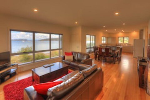 Fairwinds - Essentially Tas - Accommodation Gold Coast 0