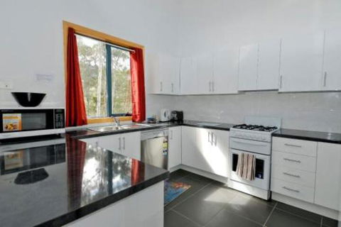 Hill Top Retreat - Accommodation Gold Coast 0