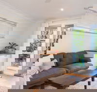 Surf Side Retreat - Gold Coast 4U