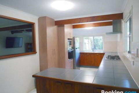 Wyndham Lodge - Accommodation Gold Coast 2