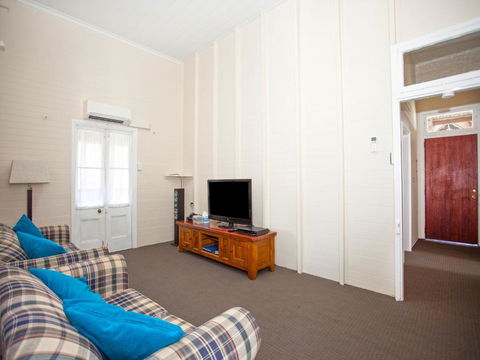 CBD Holiday Home - Accommodation Gold Coast 2
