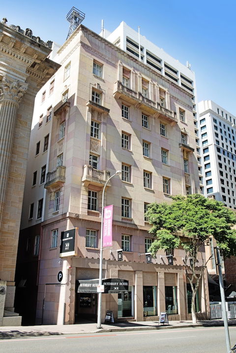 ULTIQA Rothbury Hotel - Accommodation Gold Coast 0